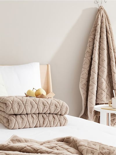 Ćebe s utisnutim uzorkom