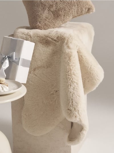 Килим із штучним хутром