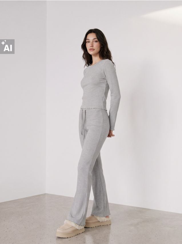 Sinsay - Pantaloni flare striați soft touch cu amestec de viscoză - gri deschis