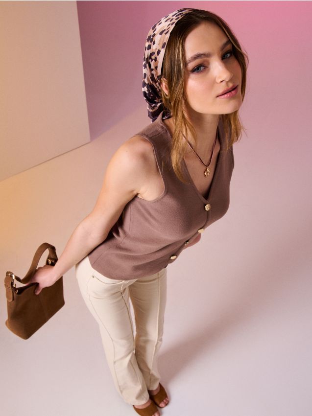 Sinsay - Vestă tip pulover cu viscoză și nasturi decorativi - maro-închis