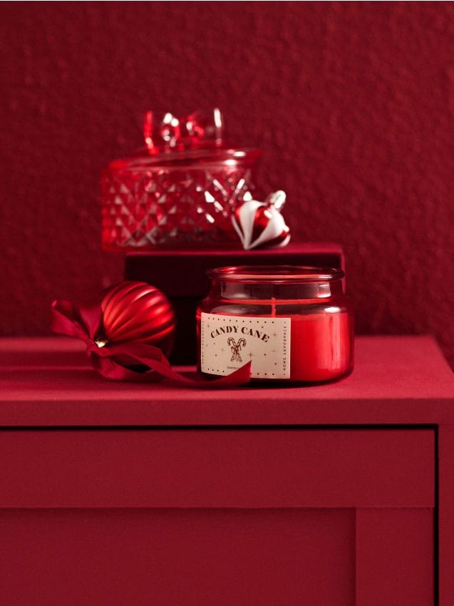 Sinsay - Vianočná vonná sviečka Cranberry - červená