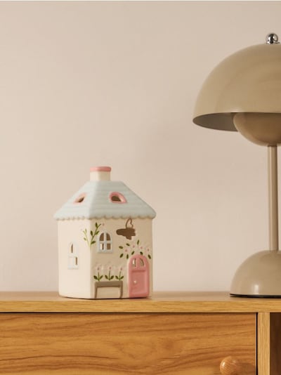 Підсвічник у формі будинку