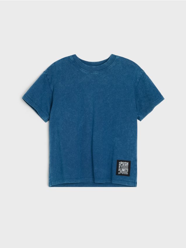 Sinsay - Tricou din bumbac loose fit cu efect prespălat și emblemă aplicată - albastru