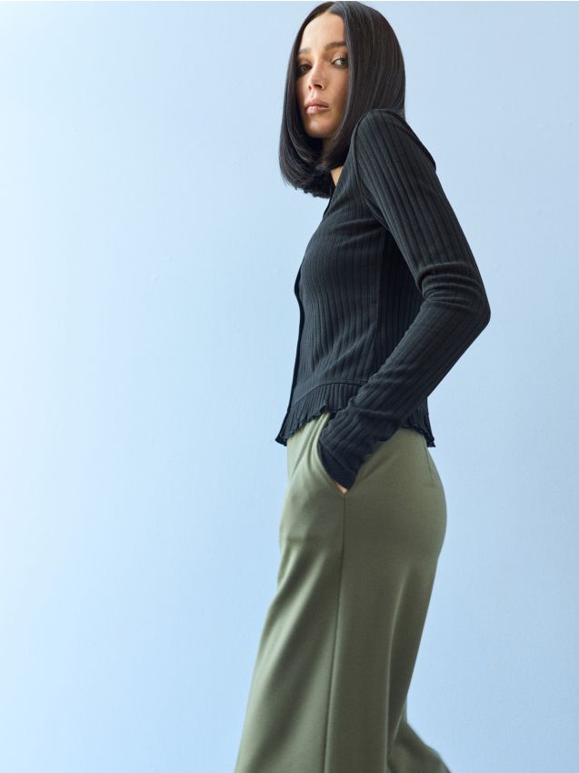 Sinsay - Pantaloni straight cu viscoză și curea - verde-maroniu