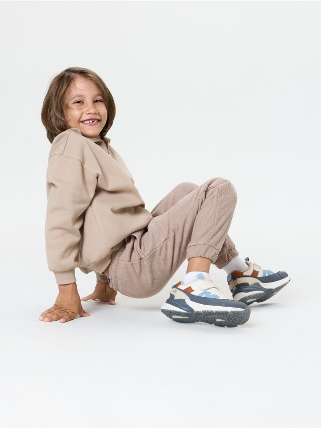 Sinsay - Pantaloni jogger cu izolație - gri-maroniu
