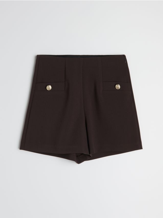 Sinsay - Pantaloni scurți cu amestec de viscoză și nasturi decorativi - maro-închis