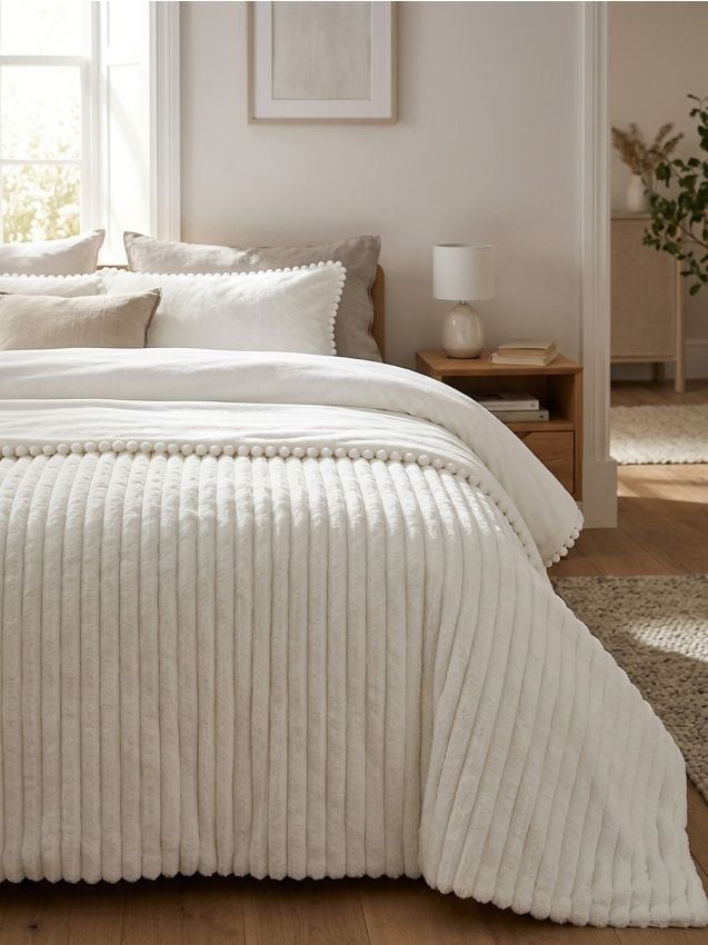 Sinsay - Cuvertură matlasată pentru pat - alb