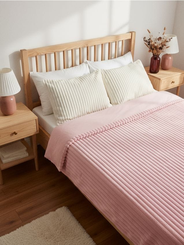 Sinsay - Cuvertură matlasată pentru pat - roz-pastel