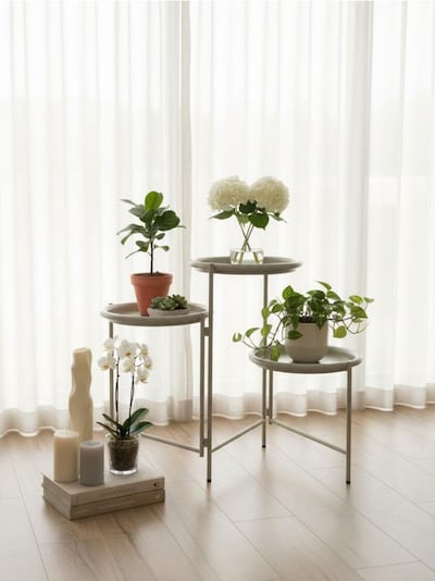 Portavasi regolabile in ferro a tre livelli