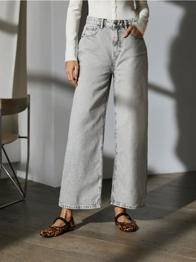 Jeans a gamba larga a vita alta