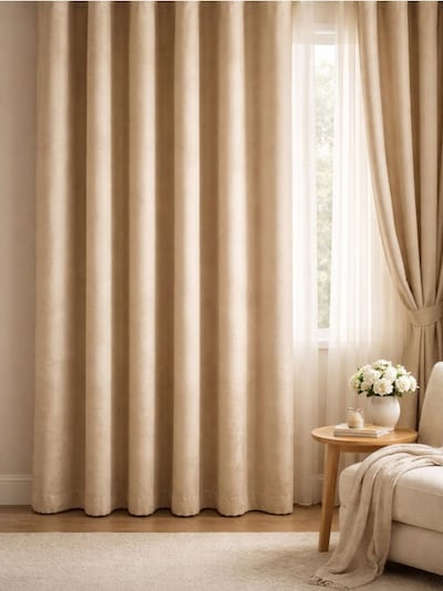 Jednobarevný závěs na řasící pásce s velurovým povrchem