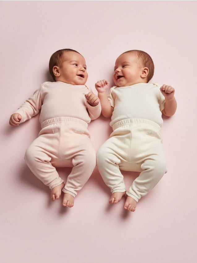 Sinsay - Zateplené nohavice s ozdobnou čipkou, balenie 2 ks - krémová