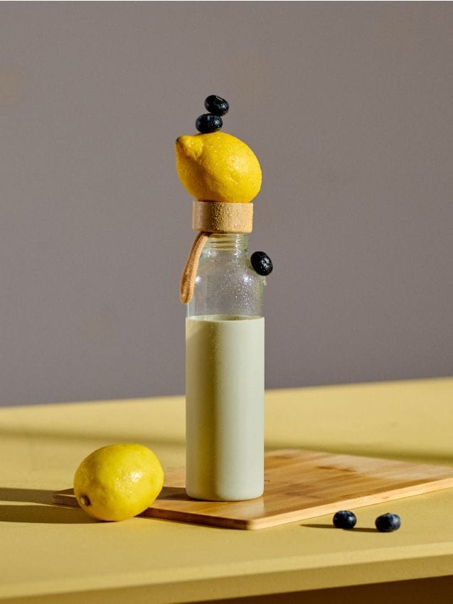 Sinsay - Sticlă din sticlă cu husa din silicon - galben-pal