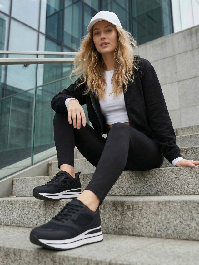 Sinsay - Adidași cu plasă pe talpă înaltă - negru