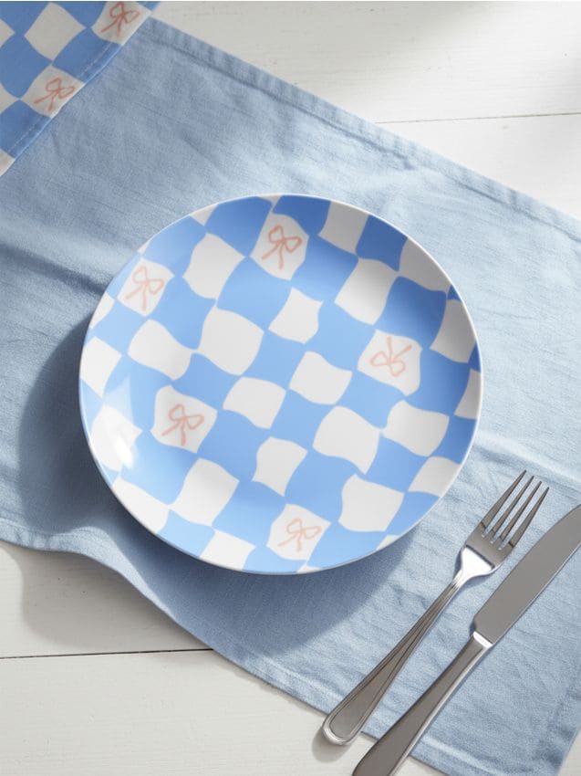 Sinsay - Farfurie ceramică cu motiv de fundițe - albastru-pal