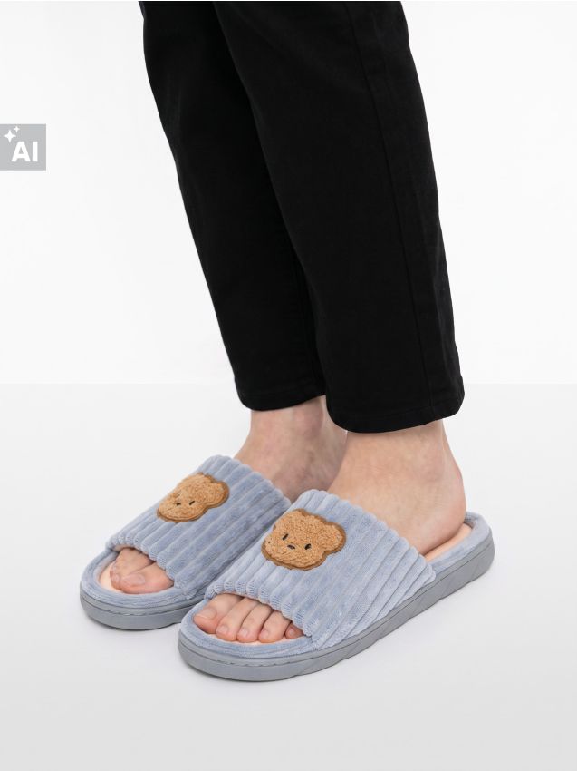 Sinsay - Papuci moi cu motiv de ursuleț - multicolor