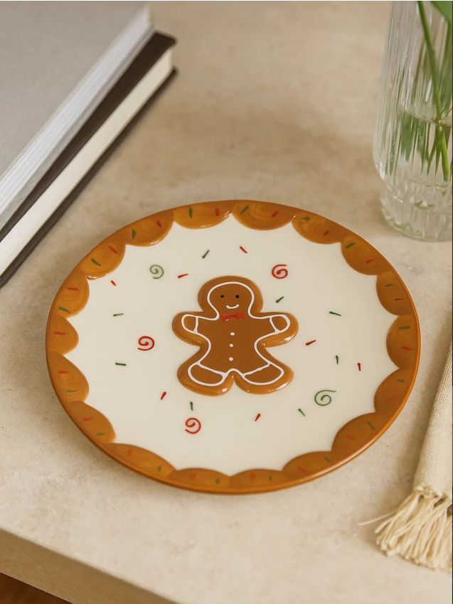 Sinsay - Vianočný keramický tanier s motívom perníkového panáčika - hnedá