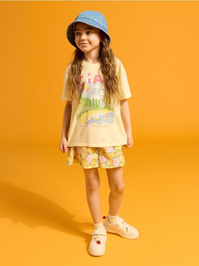 Sinsay - Pantaloni scurți lejeri cu motiv de lămâi - multicolor