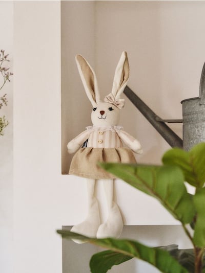 Velikonoční zajíc v šatech