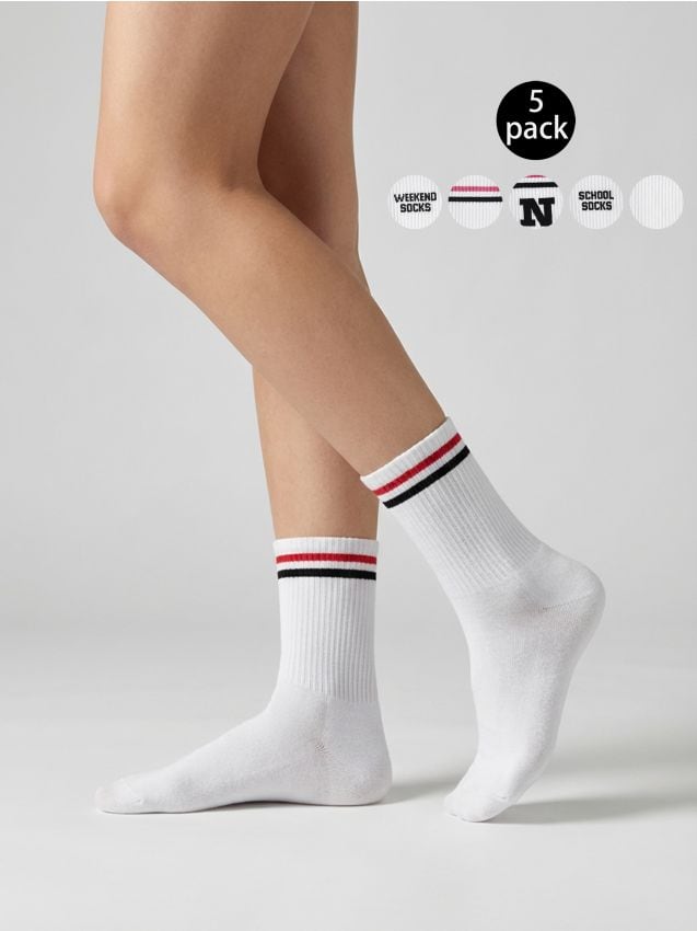 Sinsay - Zestaw białych skarpetek z napisami i paskami 5 pack - wielobarwny