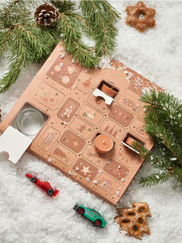 Sinsay - Adventný kalendár so sviečkami Gingerbread - béžová