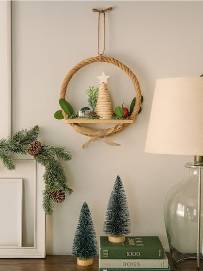 Різдвяний декоративний вінок із ялинкою