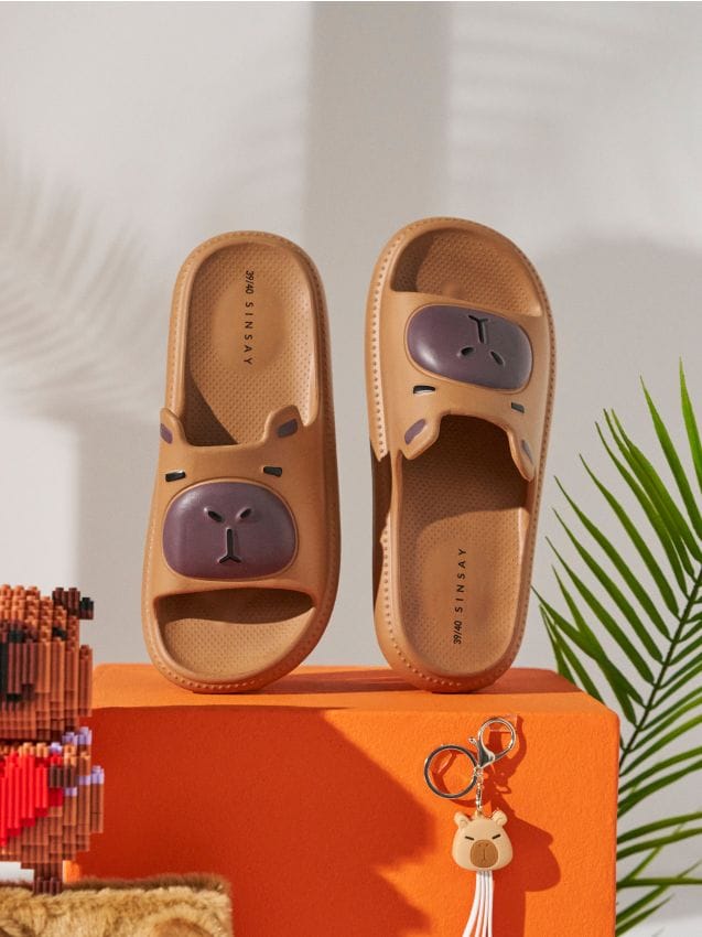 Sinsay - Papuci din spumă cu motiv capibara - bej