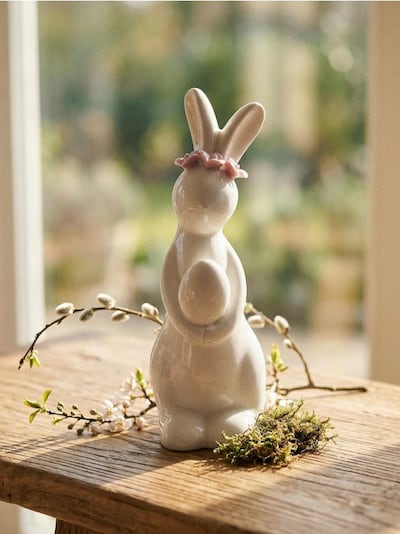 Κεραμική πασχαλινή φιγούρα λαγού με ανθισμένη κορδέλα