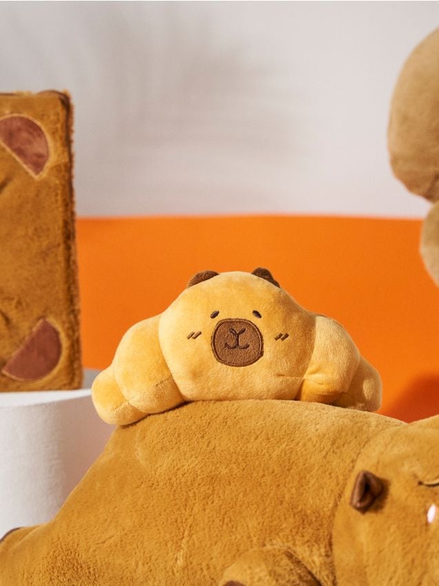 Sinsay - Jucărie de pluș pentru câine cu sunet în formă de corn cu motiv capibara - cafeniu