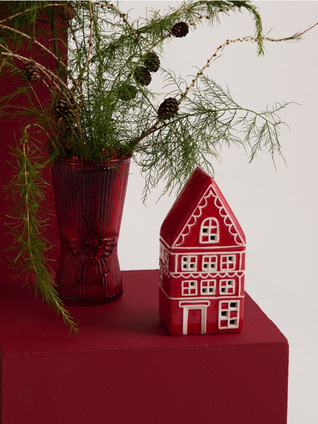 Sinsay - Vianočná dekorácia v tvare domčeka - červená