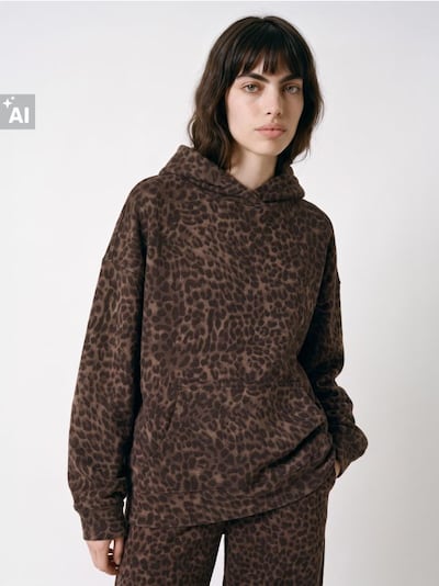 Hoodie majica s kapuco z žepom v leopardjem vzorcu