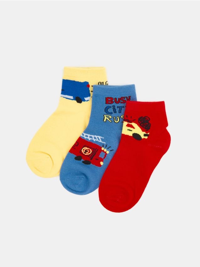 Sinsay - Șosete până la gleznă cu motiv de mașini – pachet 3 perechi - multicolor