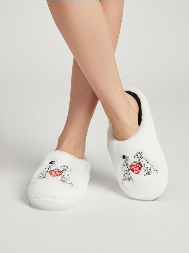 Sinsay - Papuče s umelým kožuchom 101 Dalmatians - biela