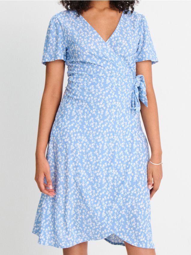 Sinsay - Kopertowa sukienka z wiązaniem i kwiatowym printem - błękitny
