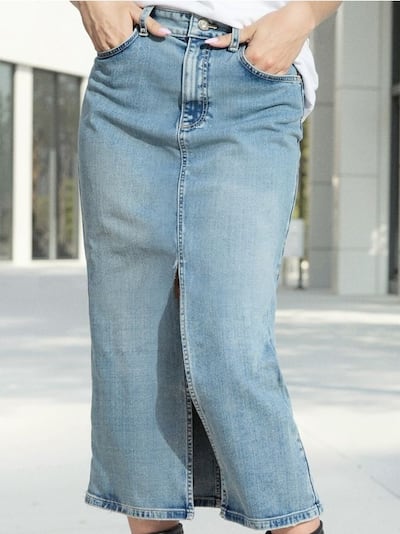 Denimová midisukňa s rozparkom