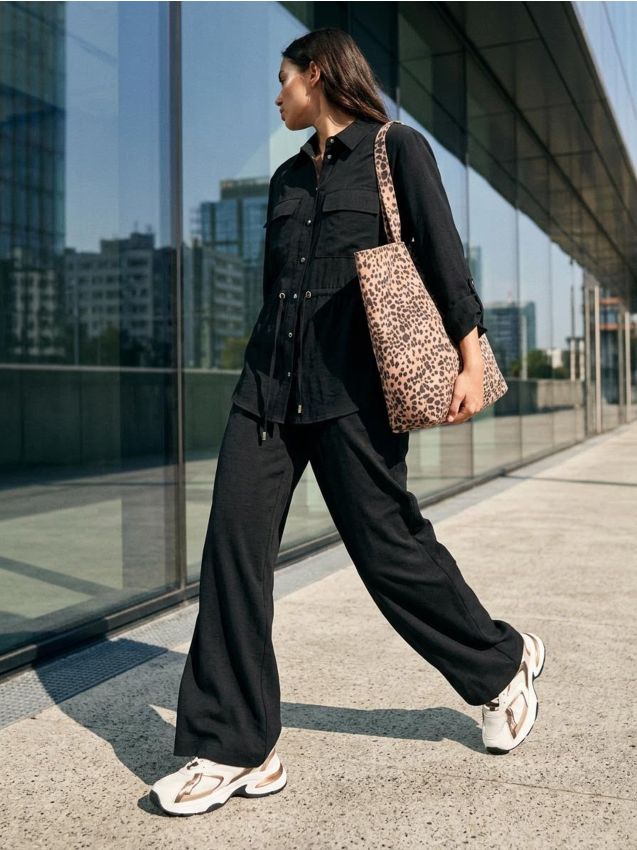 Sinsay - Spodnie materiałowe z szeroką nogawką - czarny