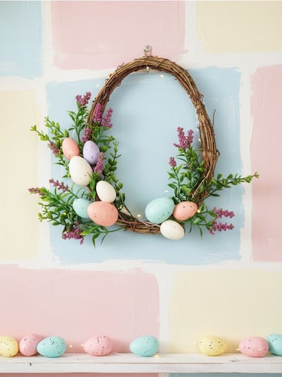 Великодній декоративний вінок із яйцями