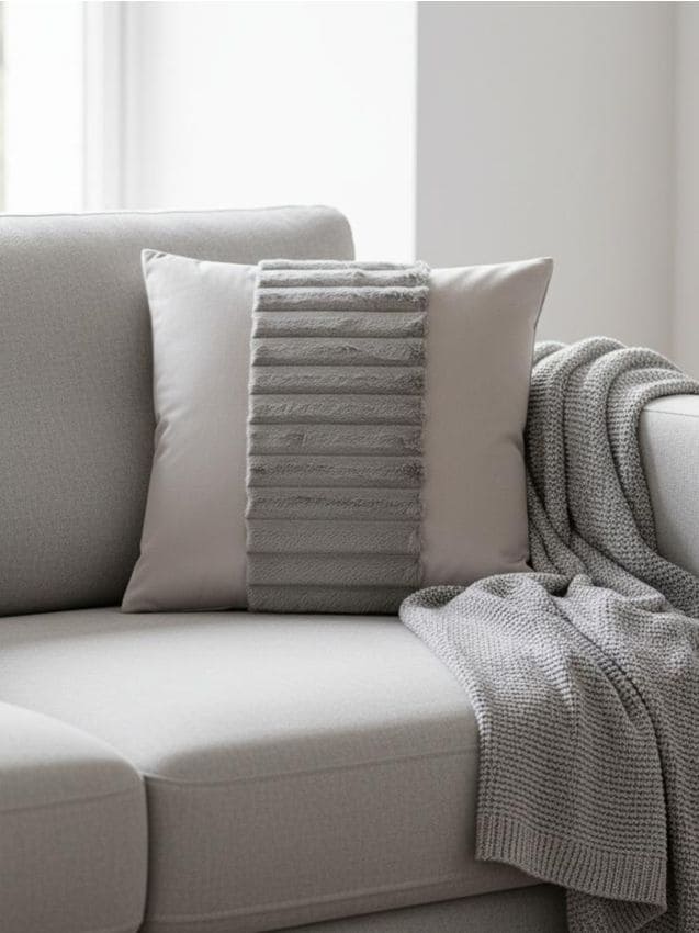 Sinsay - Ozdobný vankúš - tmavosivá