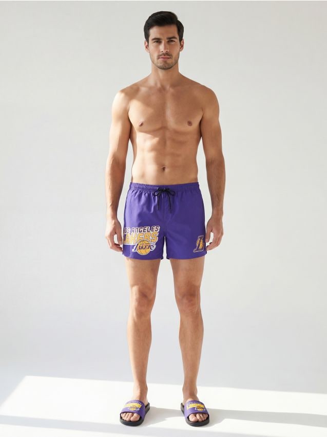 Sinsay - Pantaloni scurți de baie cu imprimeu NBA Los Angeles Lakers - mov