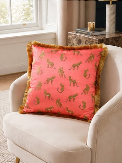 Декоративна възглавница с пискюли