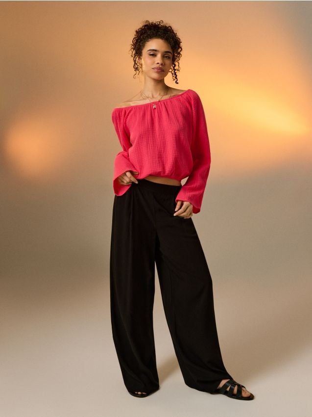 Sinsay - Pantaloni cu picior larg din viscoză - negru