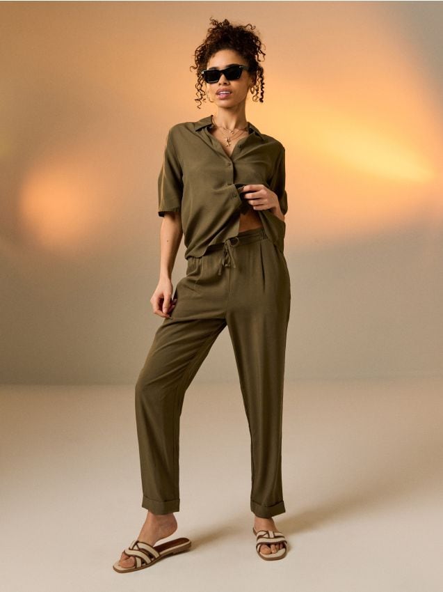 Sinsay - Wiskozowe spodnie straight leg - zielony