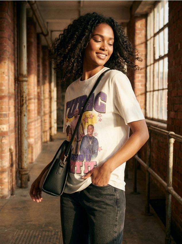 Sinsay - Bawełniana koszulka z nadrukiem 2Pac - kremowy