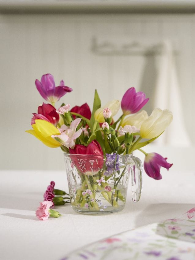 Sinsay - Cană gradată din sticlă cu motiv floral - multicolor