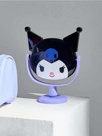 Дзеркало для макіяжу на підставці Kuromi