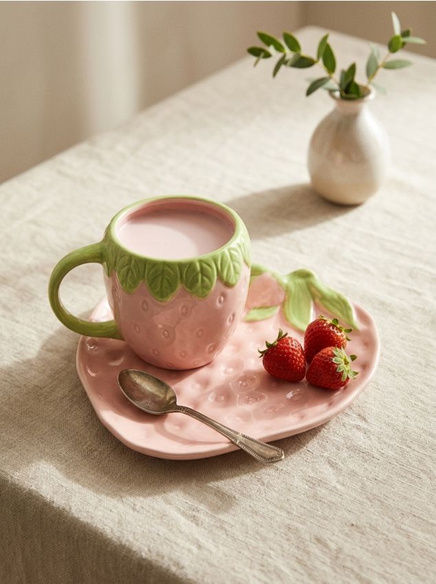 Sinsay - Cană pictată manual în formă de căpșună - roz-pastel