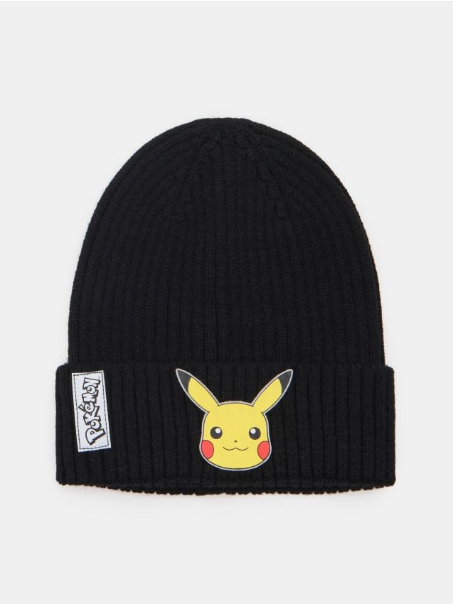 Sinsay - Căciulă din tricot striat, cu aplicație Pokémon - negru