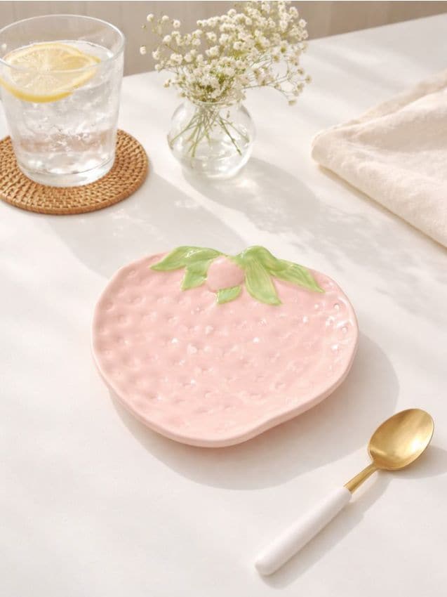 Sinsay - Farfurie pictată manual în formă de căpșună - roz-pastel