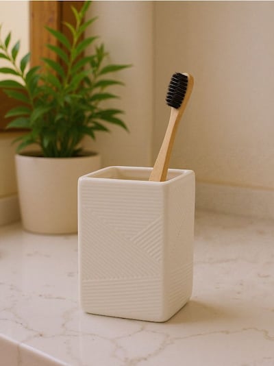 Držák na zubní kartáčky