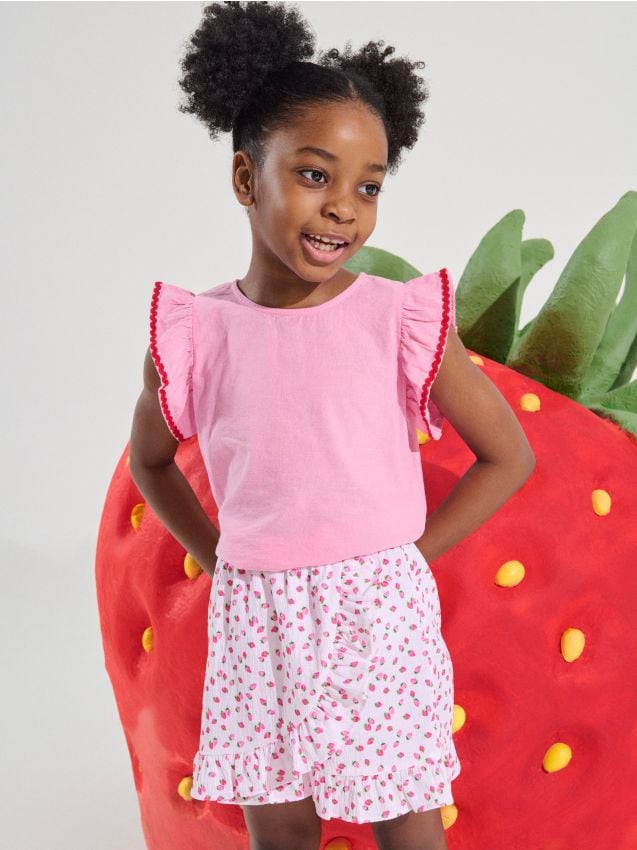 Sinsay - Szorty z kopertową zakładką w truskawki - wielobarwny